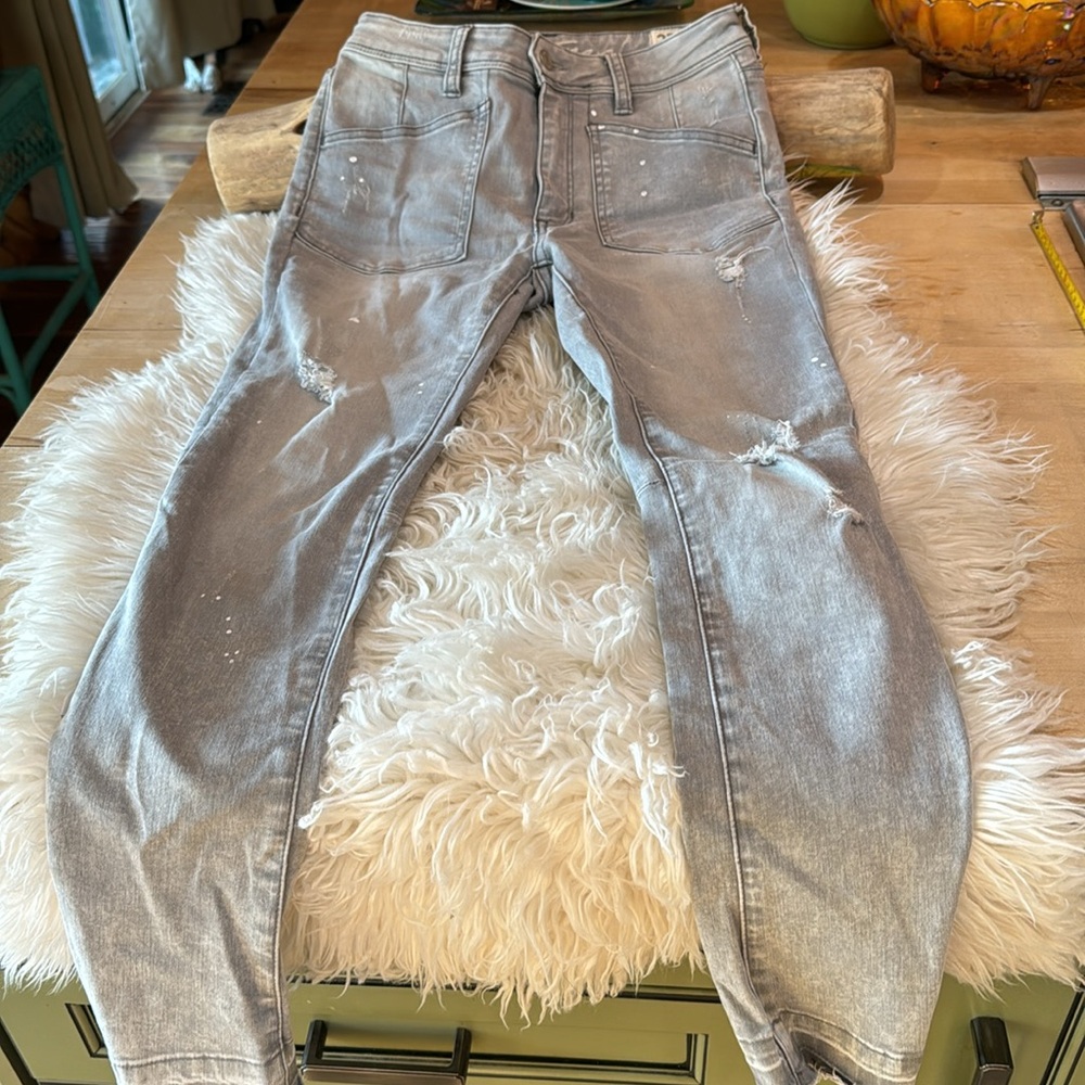 We the Free distressed jeans (nwot)